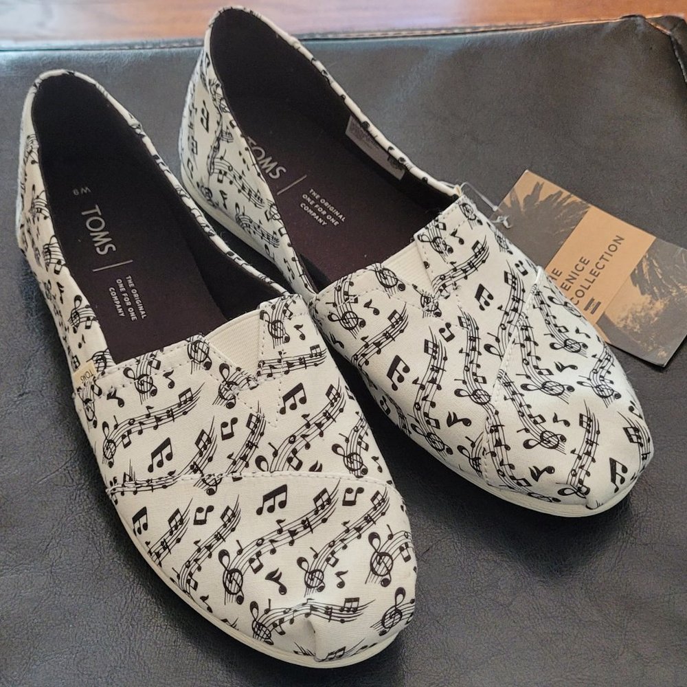 Rare NWT Size W9 Toms Women's Canvas Shoe in Music Note print